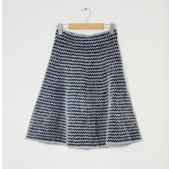 Vita Milano Women's Black  White Chevron Pattern Fuzzy Knit A-Line Skirt Small - Picture 1 of 8